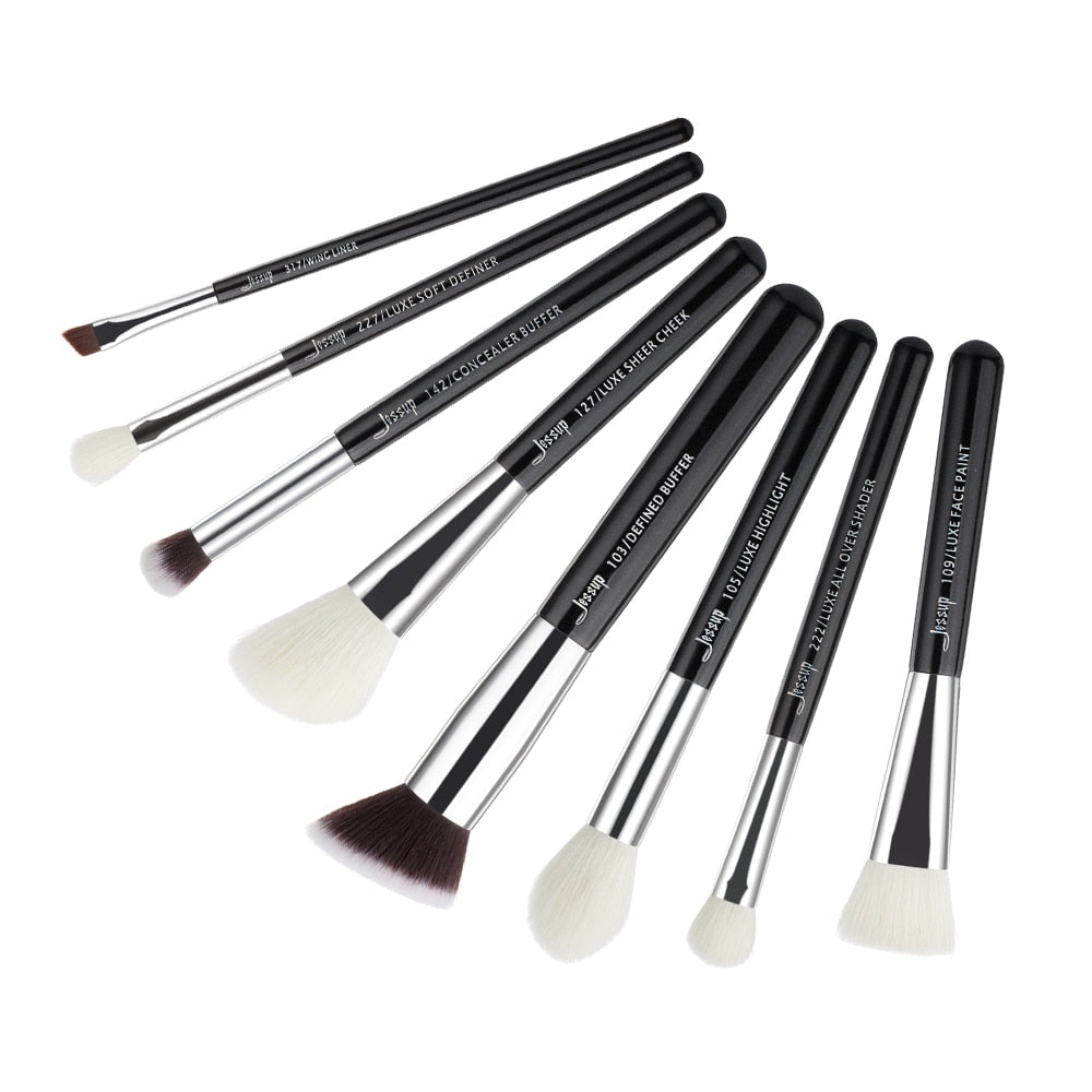 MAKEUP BRUSH