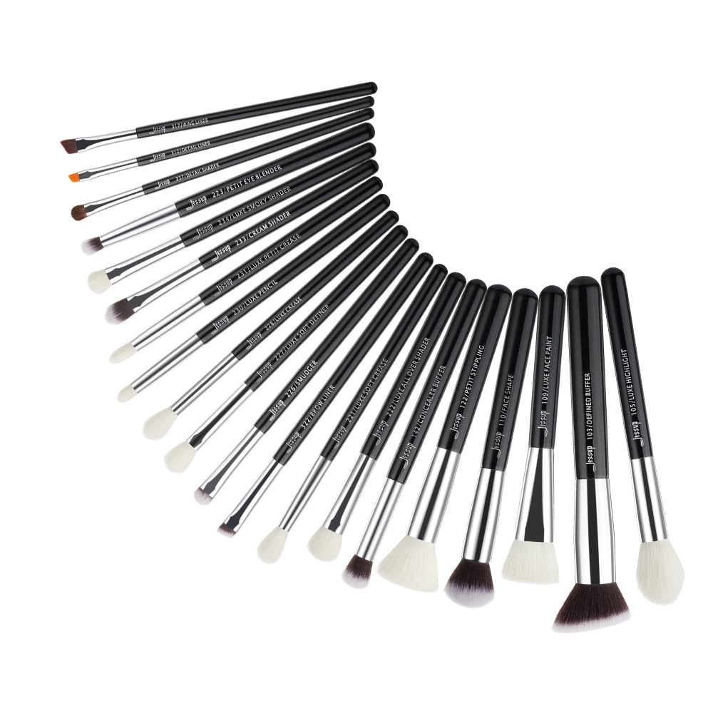 MAKEUP BRUSH