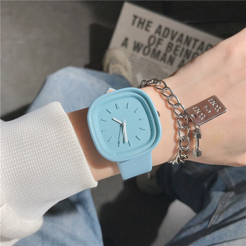 Montre pour femme à la mode de style sport