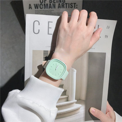 Montre pour femme à la mode de style sport